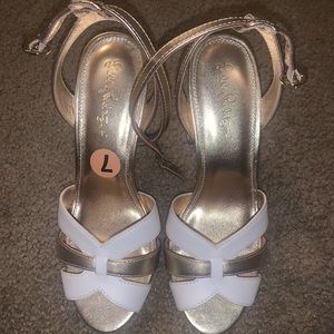 White & gold Lily Pulitzer sandals (block heal) - size 7